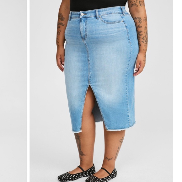 Torrid Denim Front Slit Skirt NWT - Picture 4 of 6